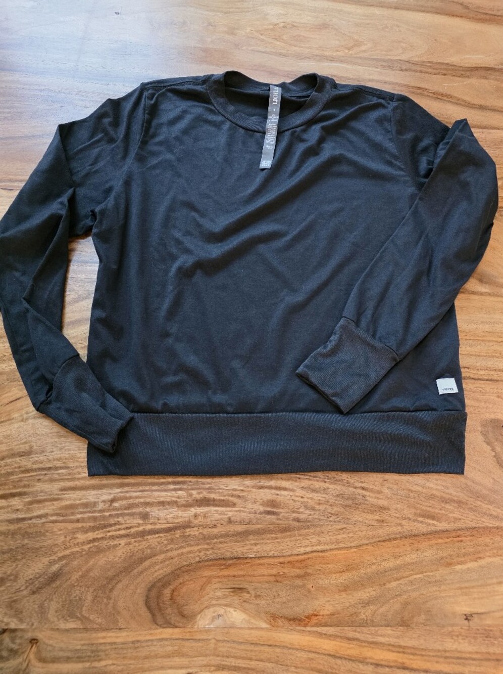 Vuori Women's Daydream Crew in the classic Black Heather-Size Small
